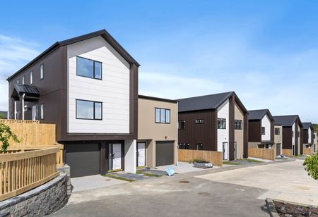 Brand New 3 bedroom 2 bathroom Townhouse - Photo 2