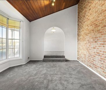 LARGE FAMILY HOME! - Photo 1
