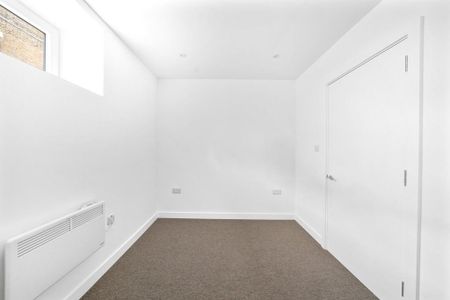 3 bedroom apartment to rent - Photo 4