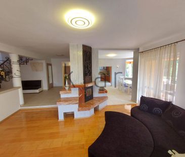 Vilă 8 camere, Făget, 400 mp utili, teren 2.412 mp, saună și jacuzzi - Photo 4