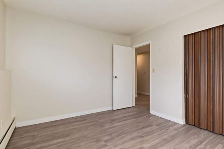 2 Bedroom - Photo 5