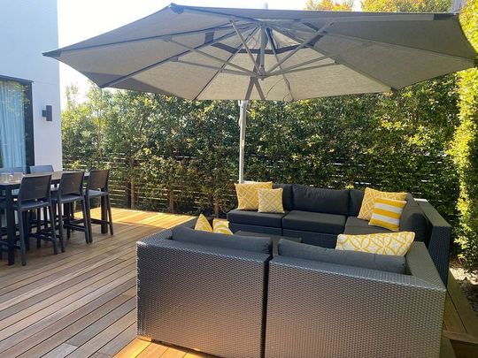 Spacious 5BR Hobsonville Haven - Photo 1