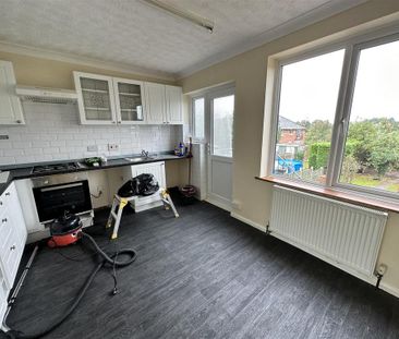 3 bedroom semi-detached house to rent - Photo 6