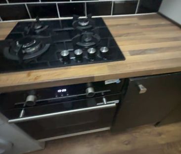 Room in a Shared House, Hermit Road, E16 - Photo 1