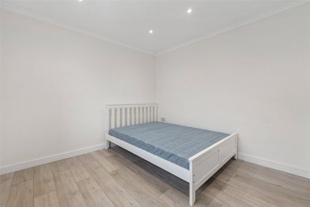 4 bedroom semi-detached house to rent - Photo 3