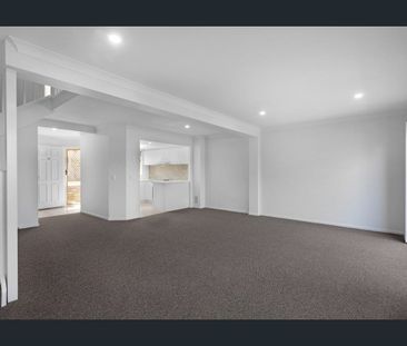 3 BEDROOM TOWNHOUSE, LOCATED IN THE ARUNDEL LINKS GATED COMPLEX!! - Photo 4