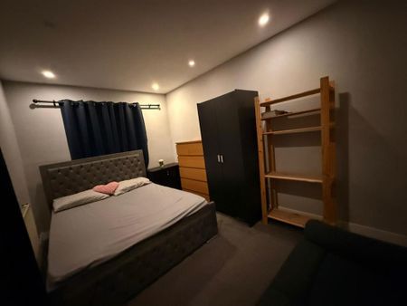 1 bedroom in a house share to rent - Photo 5