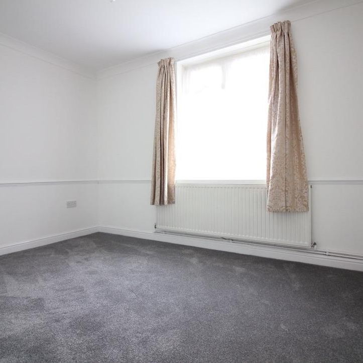 Dorset Waye, Hounslow - Photo 1