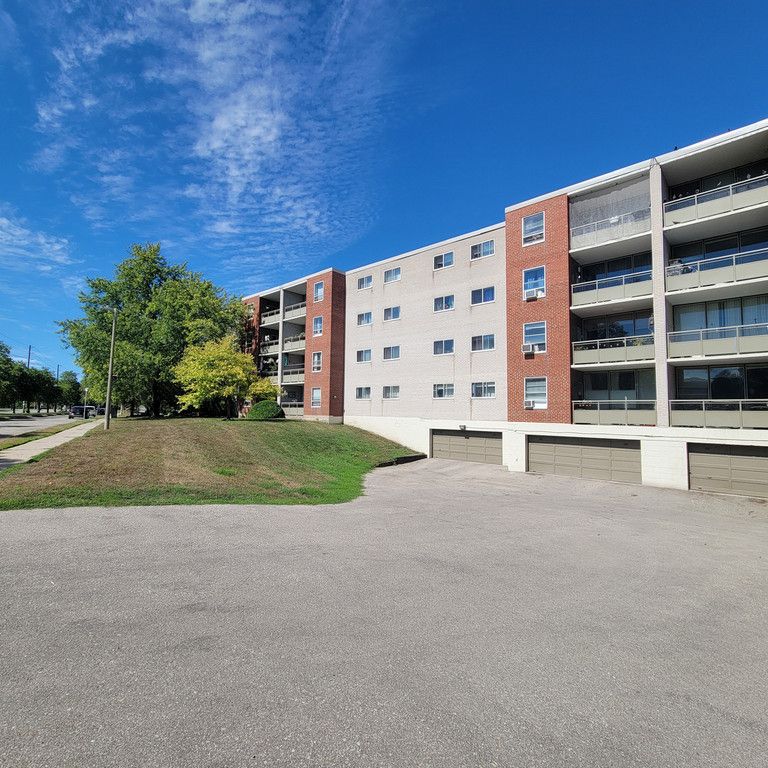 Terrace Towers Apartments - PARKING SPACE, HEAT & WATER INCLUDED - Photo 1