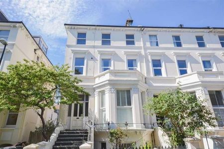 Upperton Gardens, Eastbourne, BN21 - Photo 2