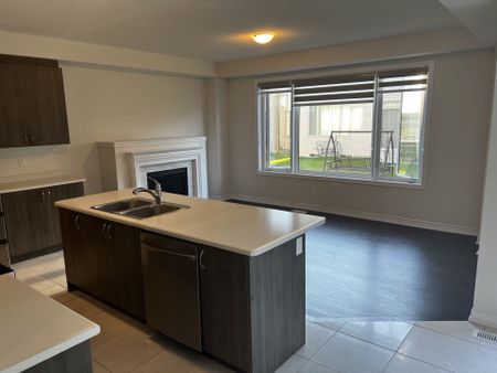 For Lease - 211 TERRY FOX Drive, Barrie, Ontario - Photo 2