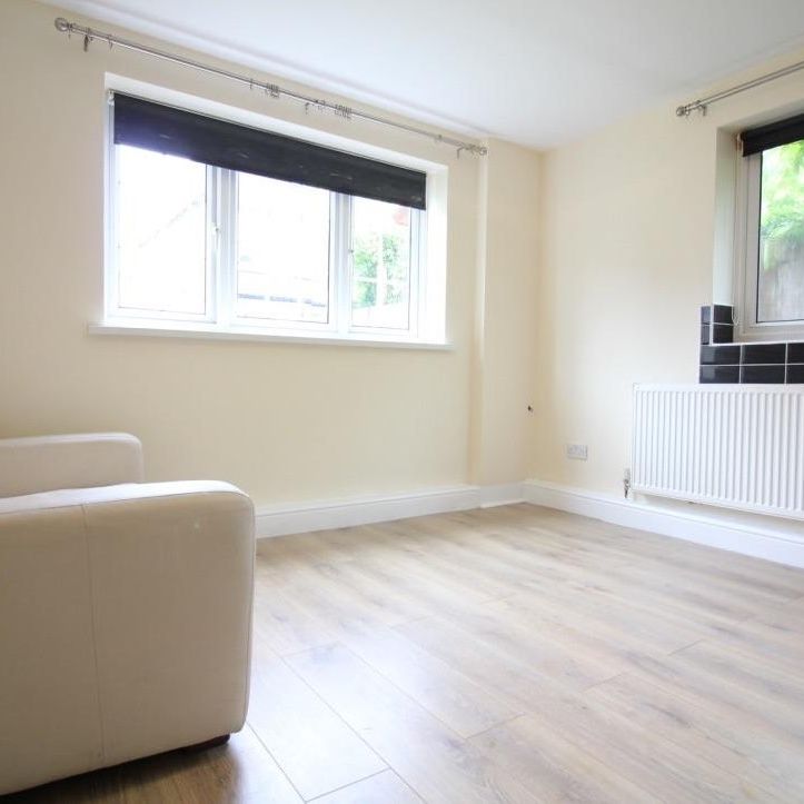 Cornwall Avenue, Southall - Photo 1