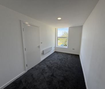 2 bed Apartment - To Let - Photo 4