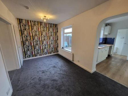 3 bedroom semi-detached house to rent - Photo 5