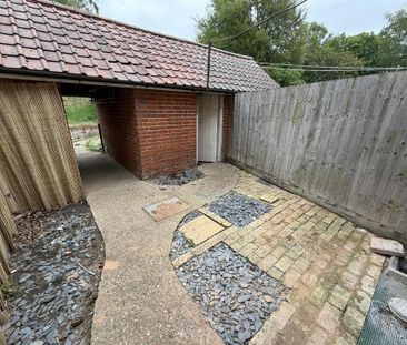 2 bedroom semi-detached house to rent - Photo 4
