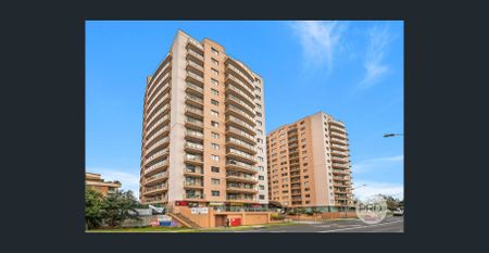 Two Bedroom Two Bathroom One Study room with One Car Park Apartment! - Photo 3