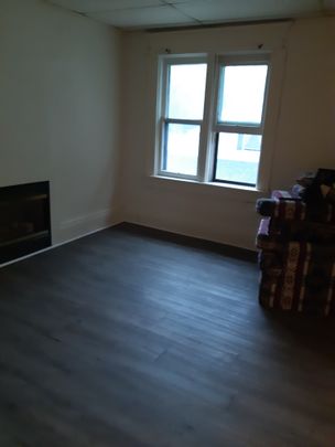 2brm Apartment On Sydenham St. Available Now - Photo 1