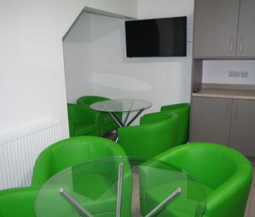 Somerset Road, Bolton - Photo 1