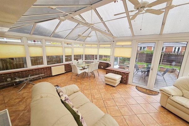 2 bedroom detached bungalow to rent - Photo 1