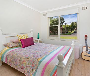 3 BEDROOM HOME IN CENTRAL LOCATION - Photo 3