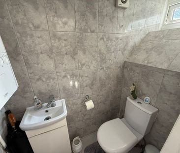 Room in a Shared House, Oval, SW8 - Photo 5