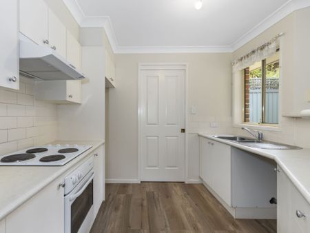 Three Bedroom Townhouse In Peaceful Suburb - Photo 4