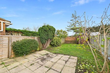 2 bedroom terraced house to rent - Photo 5