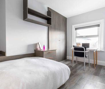 Three Bed Flat - Photo 1