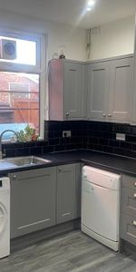 4 Bed Terraced House, Balmoral Road, M14 - Photo 4