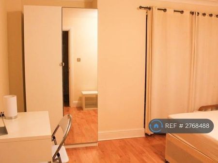 3 bedroom flat to rent - Photo 3