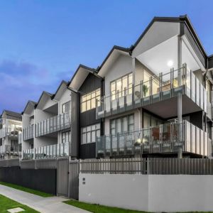 MODERN COORPAROO LIVING WITH RESORT-STYLE AMENITIES - Photo 3