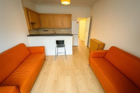 2 bedroom flat to rent - Photo 2