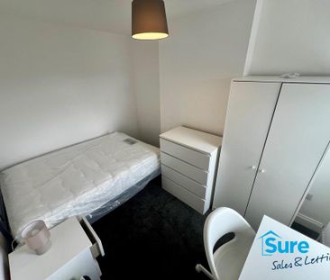 4 bedroom semi-detached house to rent - Photo 4