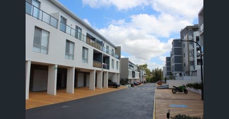 4 Bedroom Townhouse at Great Location in Prospect - Photo 5