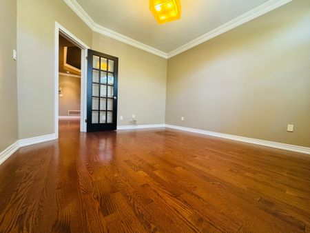 For Lease - 2449 Tesla Crescent, Oakville, Ontario - Photo 2