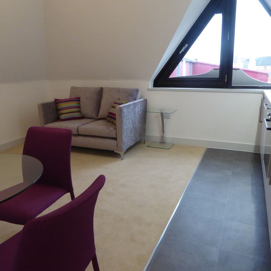 The Chambers, Reading, RG1 4FF - Photo 1