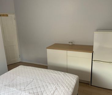 Room in a Shared House, Bethnal Green Road, E2 - Photo 3