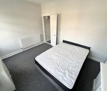 3 bedroom end of terrace house to rent - Photo 3