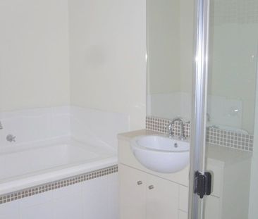 Being renovated - Fresh paint and new carpet! - Photo 1