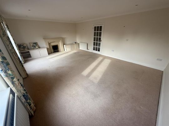 Village Road, Heswall, Wirral - Photo 1