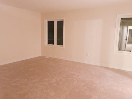 For Lease - 30 Deepwood Crescent, East Gwillimbury, Ontario - Photo 4