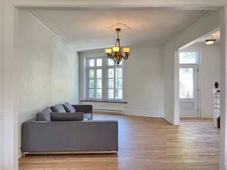 Ahuntsic-Cartierville: Logement rénové de 2 chambres sur 2 étages avec cour privée. - Photo 3