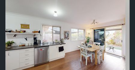 Family home in the heart of Morayfield in quiet gated community - Photo 5
