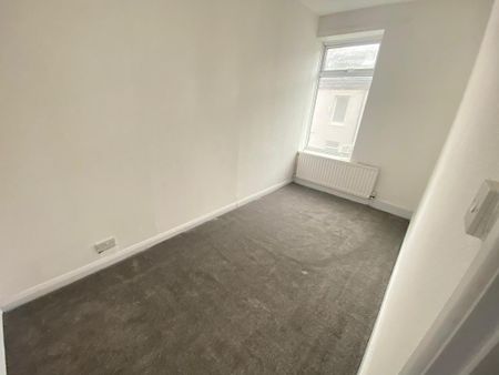 3 bedroom end of terrace house to rent - Photo 5