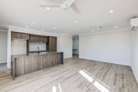 Large Modern Family Home! - Photo 5