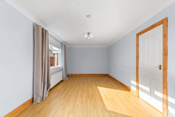 3 bedroom end of terrace house to rent - Photo 1