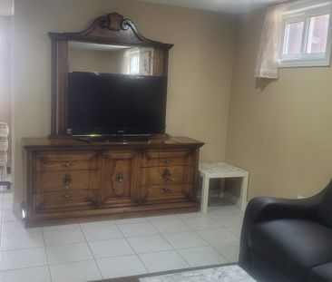 For Lease - 889 Blairholm Avenue Unit# main, Mississauga, Ontario - Photo 1