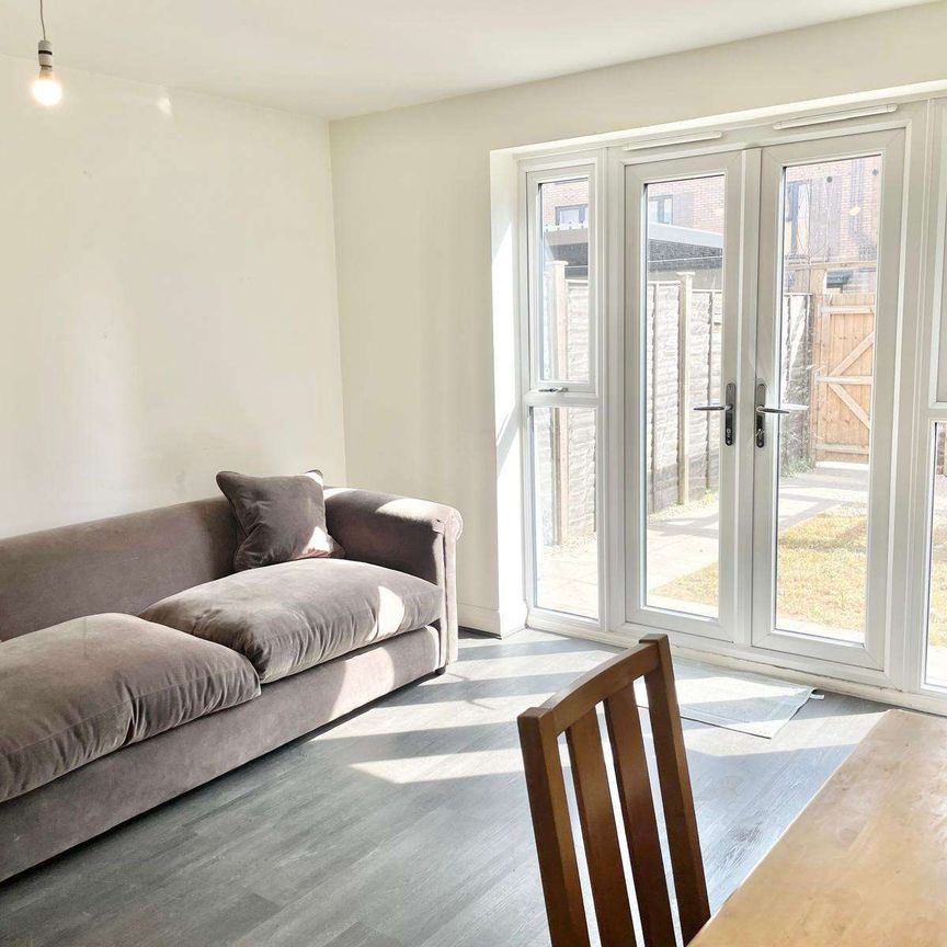 Stratford House Road Ensuite - Photo 1