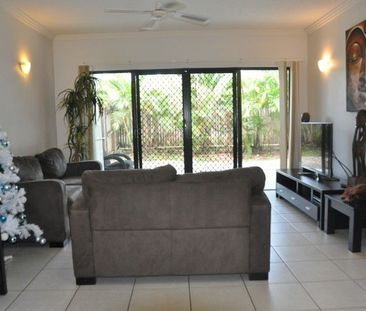 Spacious Unfurnished 2 Bed 2 Bath Apartment with Private Yard - Photo 1