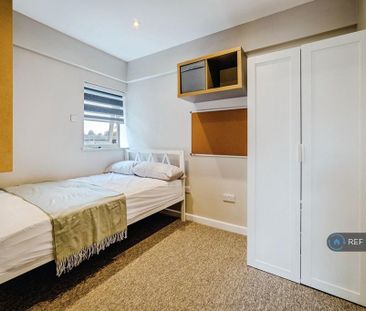 8 bedroom semi-detached house to rent - Photo 4